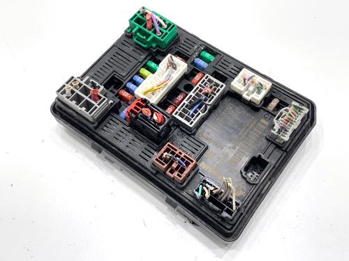 Used Fuse box Fuse box 39305878 39305878