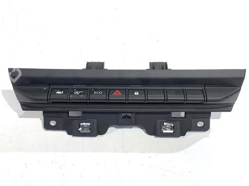 switch-renault-trafic-iii-van-fg_-2014-39336967 main image