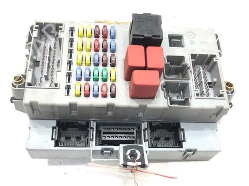 Used Fuse box Fuse box 39277631 39277631