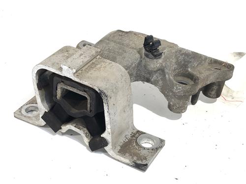 engine-mount-dacia-duster-hs_-2010-2011-2012-2013-2014-2015-2016-2017-2018-39291718 main image