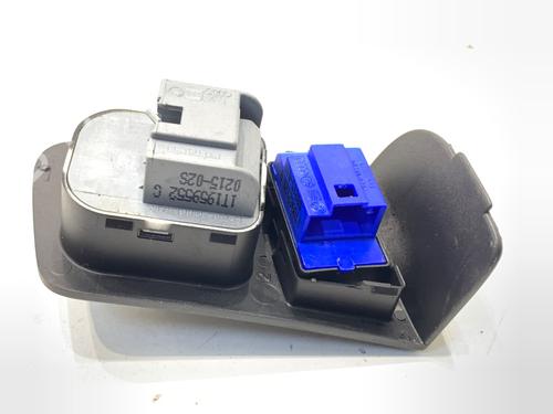 Mirror switch VW TOURAN (1T3) 2.0 TDI | BP39363774I25 - Image 2