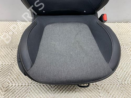 Right front seat RENAULT CAPTUR I (J5_, H5_) 1.5 dCi 110 | BP39349202C16 - Image 4