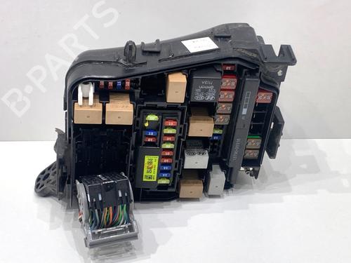 Used Fuse box Fuse box 39331814 39331814
