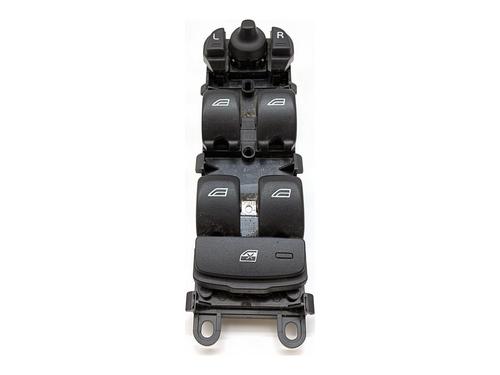 switch-volvo-v40-hatchback-525-2012-2013-2014-2015-2016-2017-2018-2019-39363076 main image