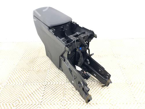 Used Armrest / Center console Armrest / Center console 39296484 39296484