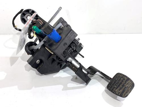 pedal-opel-vivaro-b-bus-x82-2014-2015-2016-2017-2018-2019-39311398 main image