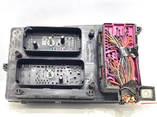Used Fuse box Fuse box 39327475 39327475