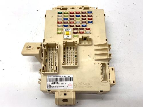 Used Fuse box Fuse box 39320104 39320104