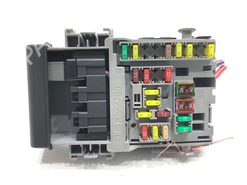 Used Fuse box Fuse box 39276963 39276963