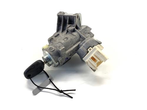 Used Switch Switch TOYOTA YARIS (_P13_) 1.5 (NSP131_) (112 hp) 39332982 39332982