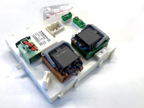 Used Fuse box Fuse box 39333269 39333269