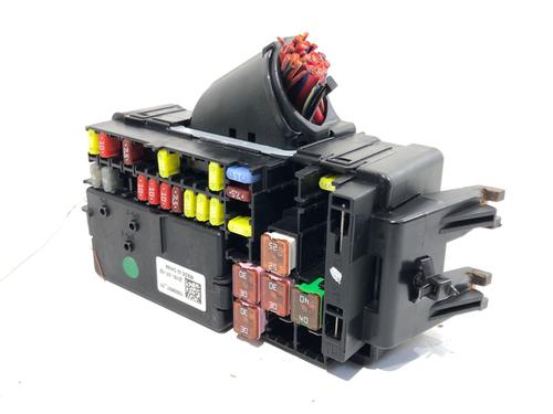 Used Fuse box Fuse box OPEL ASTRA K (B16) 1.4 Turbo (68) (125 hp) 40170886 40170886