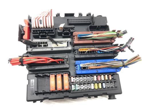 Used Fuse box Fuse box 39275133 39275133