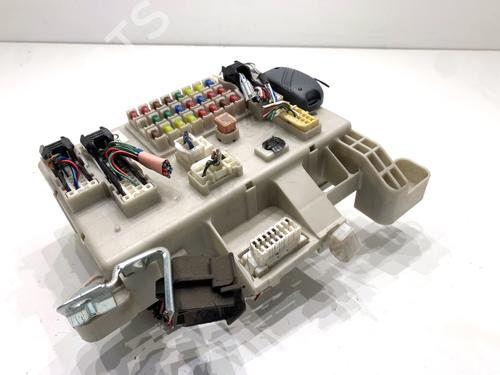 Used Fuse box Fuse box 39328783 39328783