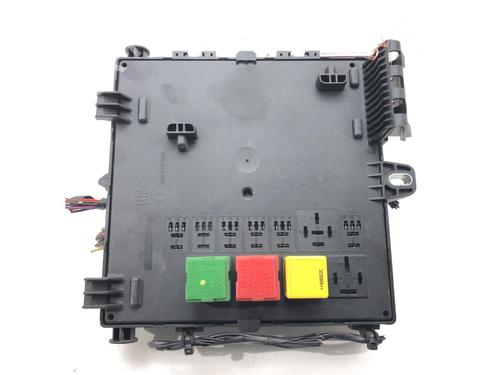 Used Fuse box Fuse box 39275071 39275071