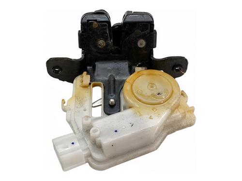 tailgate-lock-toyota-yaris-_p13_-2010-2011-2012-2013-2014-2015-2016-2017-2018-2019-2020-39360122 main image