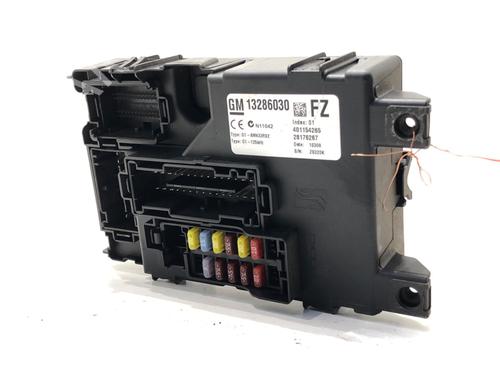 Used Fuse box Fuse box 39277605 39277605