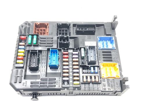 Used Fuse box Fuse box 39276100 39276100