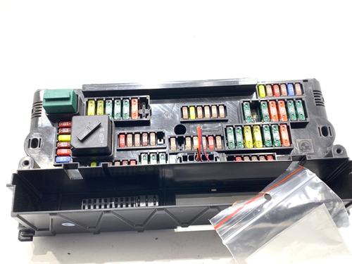 Used Fuse box Fuse box 39336659 39336659