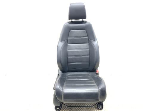 right-front-seat-honda-cr-v-v-rw_-rt_-2016-39309777 main image