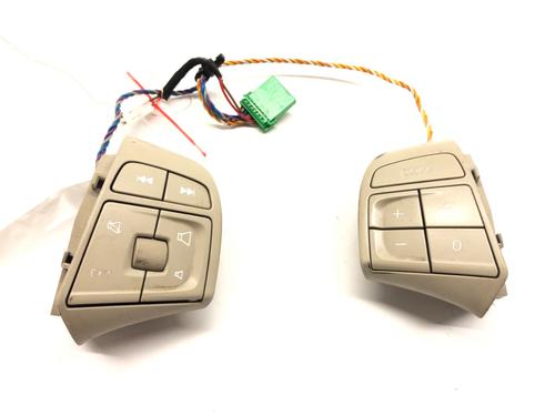 Used Steering wheel controls Steering wheel controls VOLVO V70 III (135) T5 (241 hp) 39272913 39272913