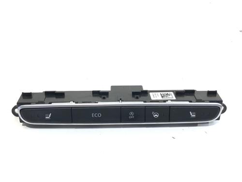 switch-renault-megane-iv-saloon-2016-39302226 main image