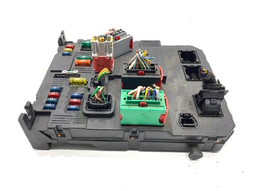 Used Fuse box Fuse box 39301653 39301653