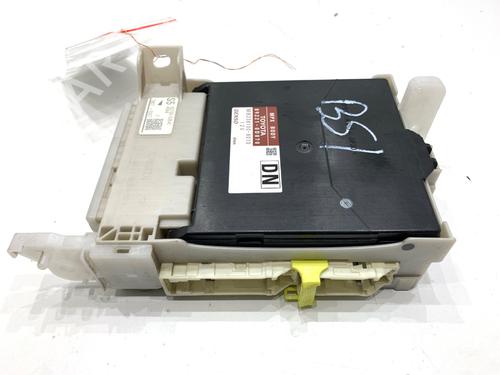Used Fuse box Fuse box 39320222 39320222