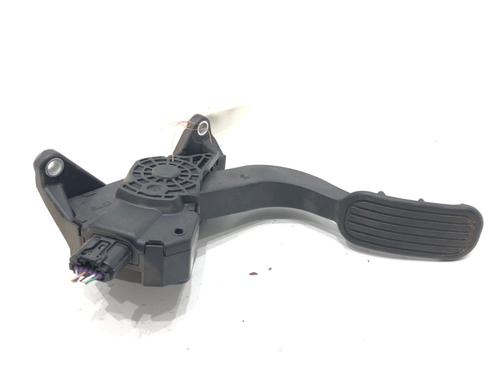 pedal-toyota-c-hr-_x1_-2016-39285163 main image