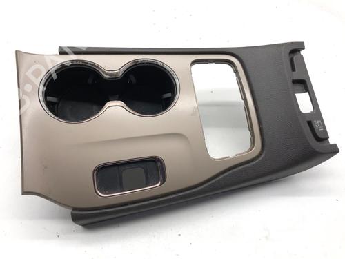 cupobject-holder-jeep-grand-cherokee-iv-wk-wk2-2010-39329426 main image