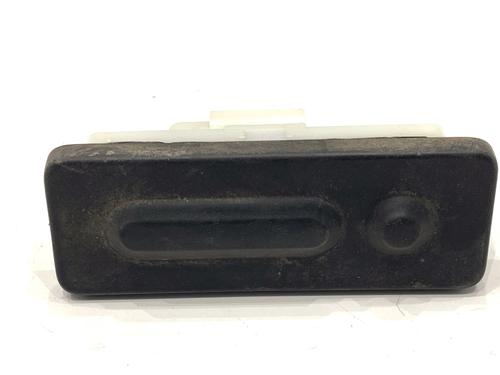Used Tailgate handle Tailgate handle PEUGEOT 3008 II SUV (MC_, MR_, MJ_, M4_) Hybrid4 (M45GBU) (200 hp) 39335225 39335225