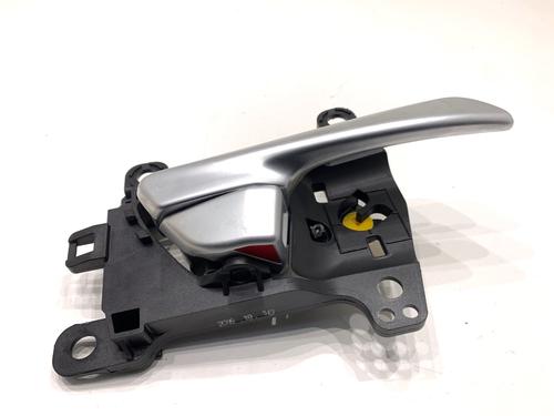 front-right-interior-door-handle-hyundai-tucson-tl-tle-2015-2016-2017-2018-2019-2020-2021-2022-2023-39321572 main image