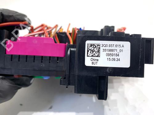 Fuse box SKODA KAMIQ (NW4) 1.5 TSI | BP39341650E1 - Image 3