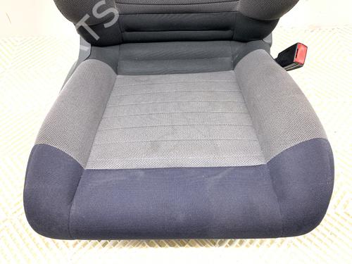 Right front seat CITROËN C4 CACTUS 1.2 VTi 82 | BP40115327C16 - Image 3