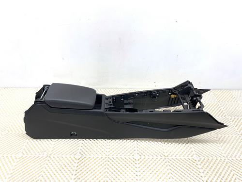 Used Armrest / Center console Armrest / Center console 39302999 39302999