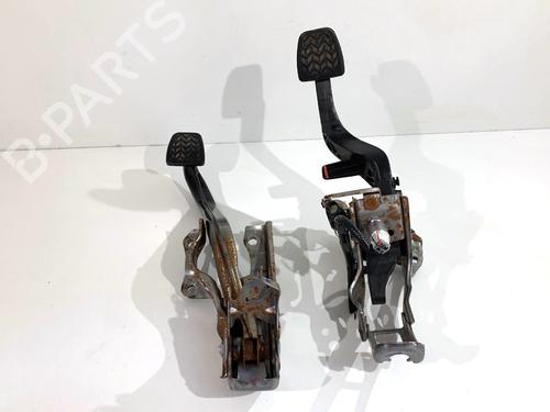 Used Pedal Pedal TOYOTA YARIS (_P13_) 1.5 (NSP131_) (112 hp) 39332981 39332981