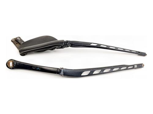 Used Front windshield wiper arm Front windshield wiper arm BMW 5 (E60) 530 d (218 hp) 39372539 39372539