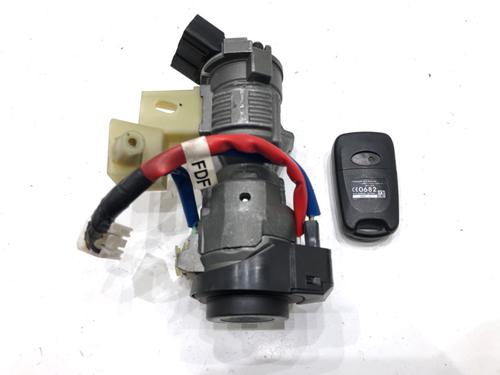 switch-hyundai-elantra-v-saloon-md-ud-2010-2011-2012-2013-2014-2015-2016-2017-39286167 main image
