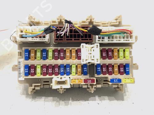 Used Fuse box Fuse box 39288994 39288994