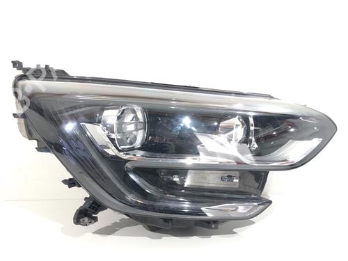 right-headlight-renault-megane-iv-saloon-2016-39302225 main image