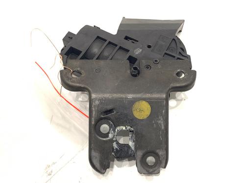 tailgate-lock-audi-a8-d3-4e2-4e8-2002-2003-2004-2005-2006-2007-2008-2009-2010-39289252 main image
