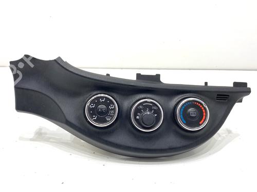 Used Climate control Climate control TOYOTA YARIS (_P13_) 1.3 (NSP130_, NSP130) (99 hp) 39340797 39340797