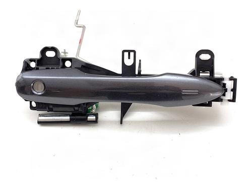 front-left-exterior-door-handle-toyota-yaris-cross-mxp_-2020-39369164 main image