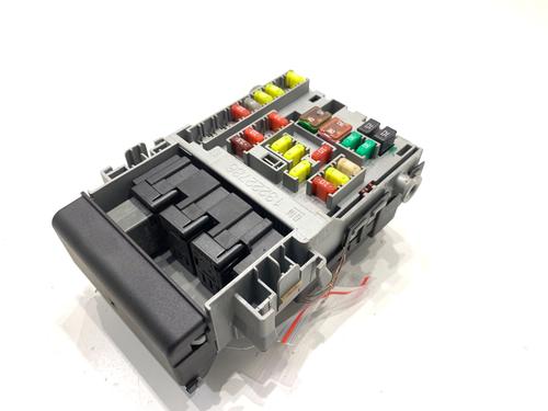 Used Fuse box Fuse box 39328555 39328555