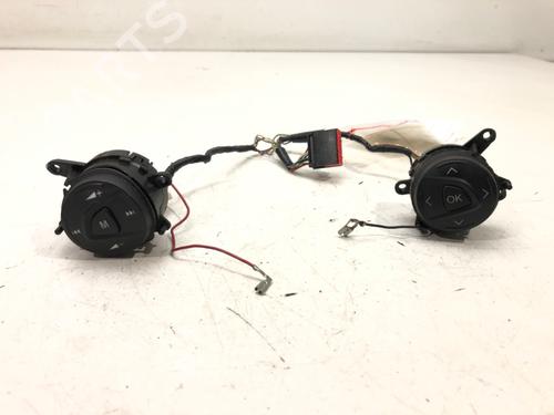 Used Steering wheel controls Steering wheel controls 39271495 39271495