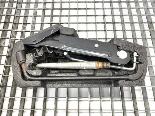 jack-kit-vw-golf-v-1k1-2003-2004-2005-2006-2007-2008-2009-2010-39305050 main image