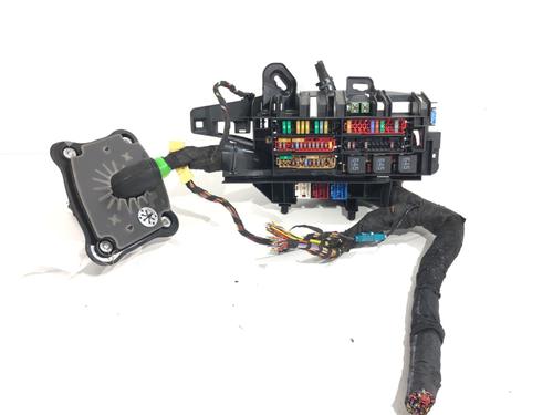 caja-reles-fusibles-audi-a4-b9-8w2-8wc-2015-39301791 main image