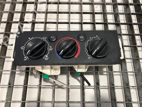 Used Climate control Climate control 39299874 39299874