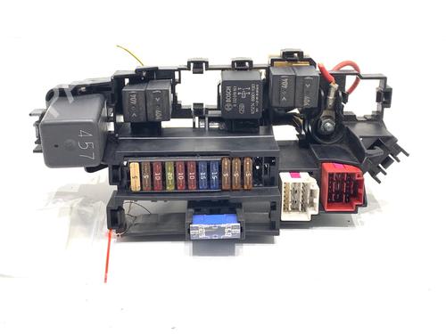 Used Fuse box Fuse box 39293815 39293815