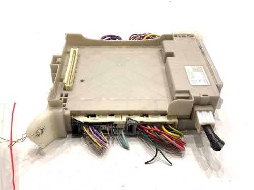 Used Fuse box Fuse box 39345036 39345036